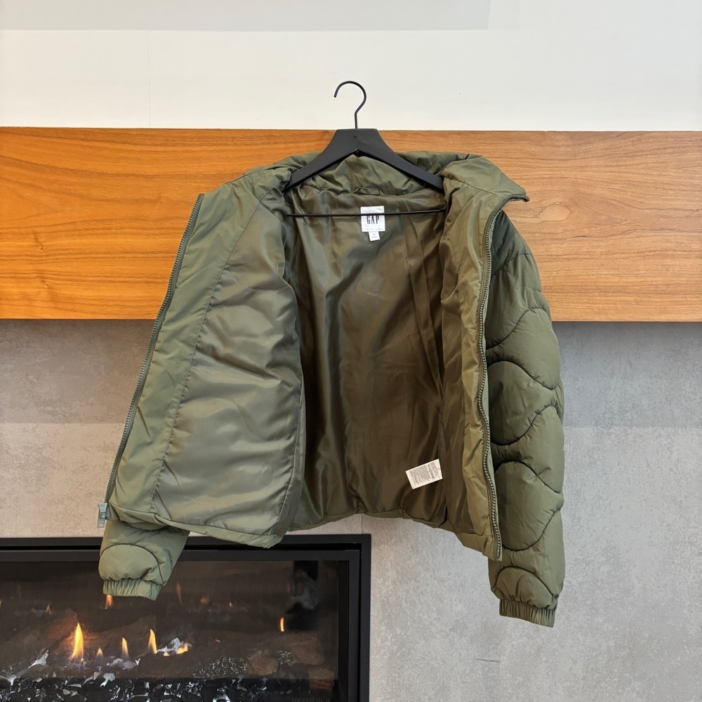 NWOT GAP Relaxed Quilted Nylon Jacket, Size S - Picture 13 of 14